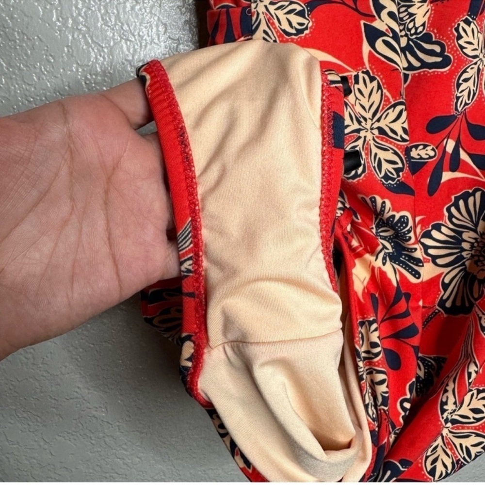 Garnet Hill Women's Ruched Crossover One-Piece Swimsuit
Red Tan Floral size 12 - Picture 8 of 13